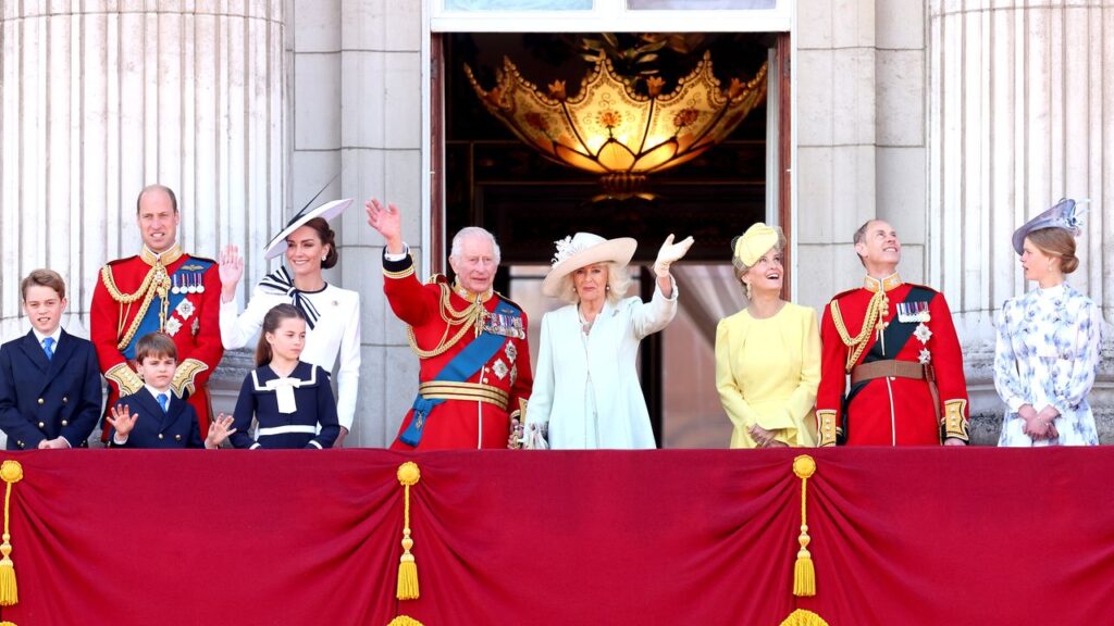 Buckingham Palace Became the “Gin Palace,” According to Princess Diana’s Former Butler Buckingham Palace Became the “Gin Palace,” According to Princess Diana’s Former Butler