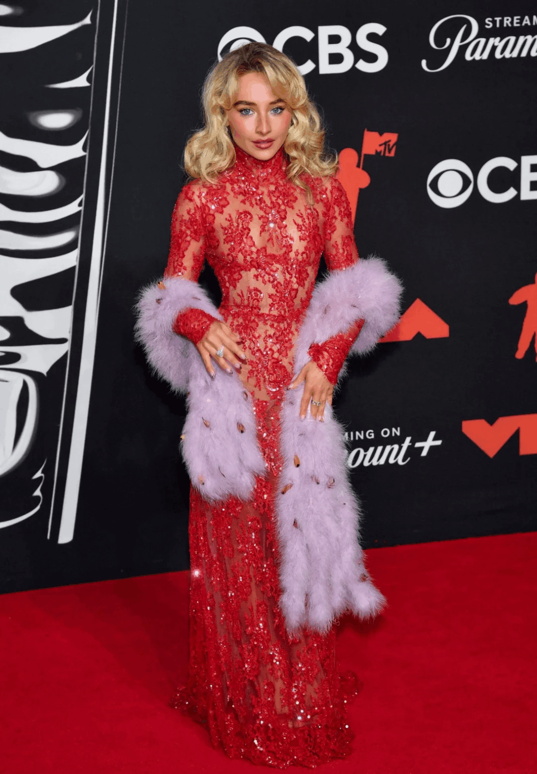 Sabrina Carpenter attends the 2025 MTV Video Music Awards wearing Valentino.