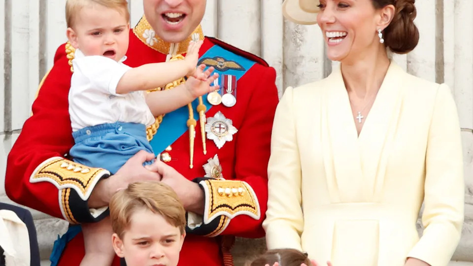 Prince William, Kate Middleton, Prince Louis, Prince George and Princess Charlotte at Buckingham Palace. https&colon;&sol;&sol;www&period;gettyimages&period;com&sol;detail&sol;news-photo&sol;prince-william-duke-of-cambridge-catherine-duchess-of-news-photo&sol;1155017779