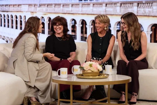 The Drew Barrymore Show/Ash Bean Drew Barrymore Surprises Valerie Bertinelli with a “Hot in Cleveland” Cast Reunion with Wendie Malick and Jane Leeves