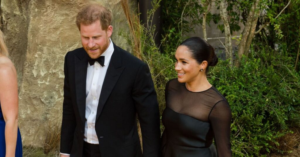 Meghan Markle ‘threw away all power’ with royal move for ‘a little bit of pay’ – Royals – News Meghan Markle 'threw away all power' with royal move for 'a little bit of pay' - Royals - News