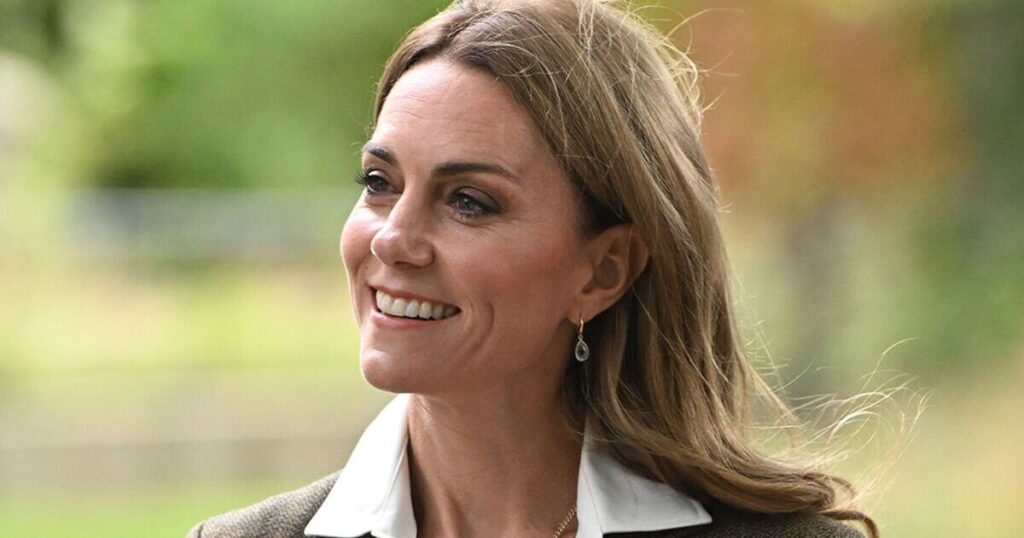 Adorable moment Princess Kate switches into mum mode as rain starts pouring | Royal | News