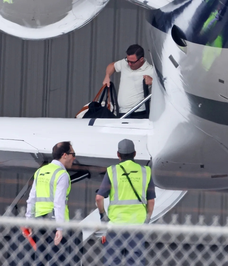 The bystander was also seen hoisting luggage following Swift’s arrival in California. B-TEAM / BACKGRID