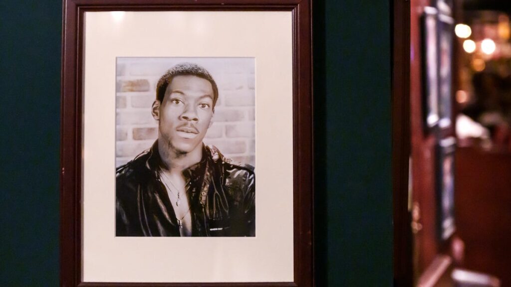 Peoria restaurant is known for good food and celebrity appearances