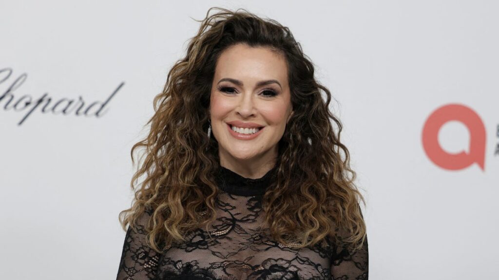 Alyssa Milano undergoes breast implant removal