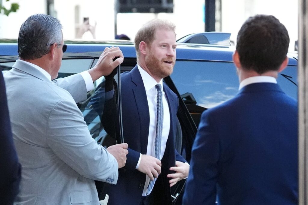 Harry and William remain apart as they remember grandmother Queen Elizabeth II Harry and William remain apart as they remember grandmother Queen Elizabeth II
