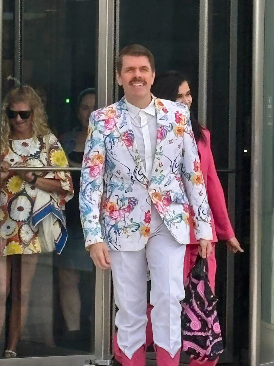 Perez Hilton leaving Las Vegas courtroom