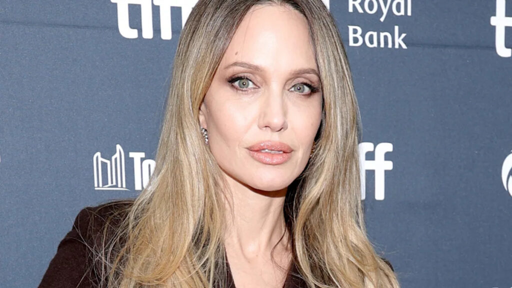 Angelina Jolie’s Daughter Shiloh Debuts Striking Style Change in Rare Sighting With Close Friend Yahoo entertainment home