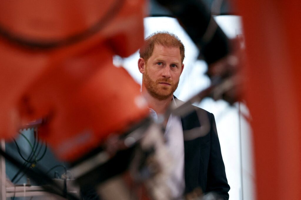 Prince Harry makes surprise visit to Ukraine in support of wounded servicemen