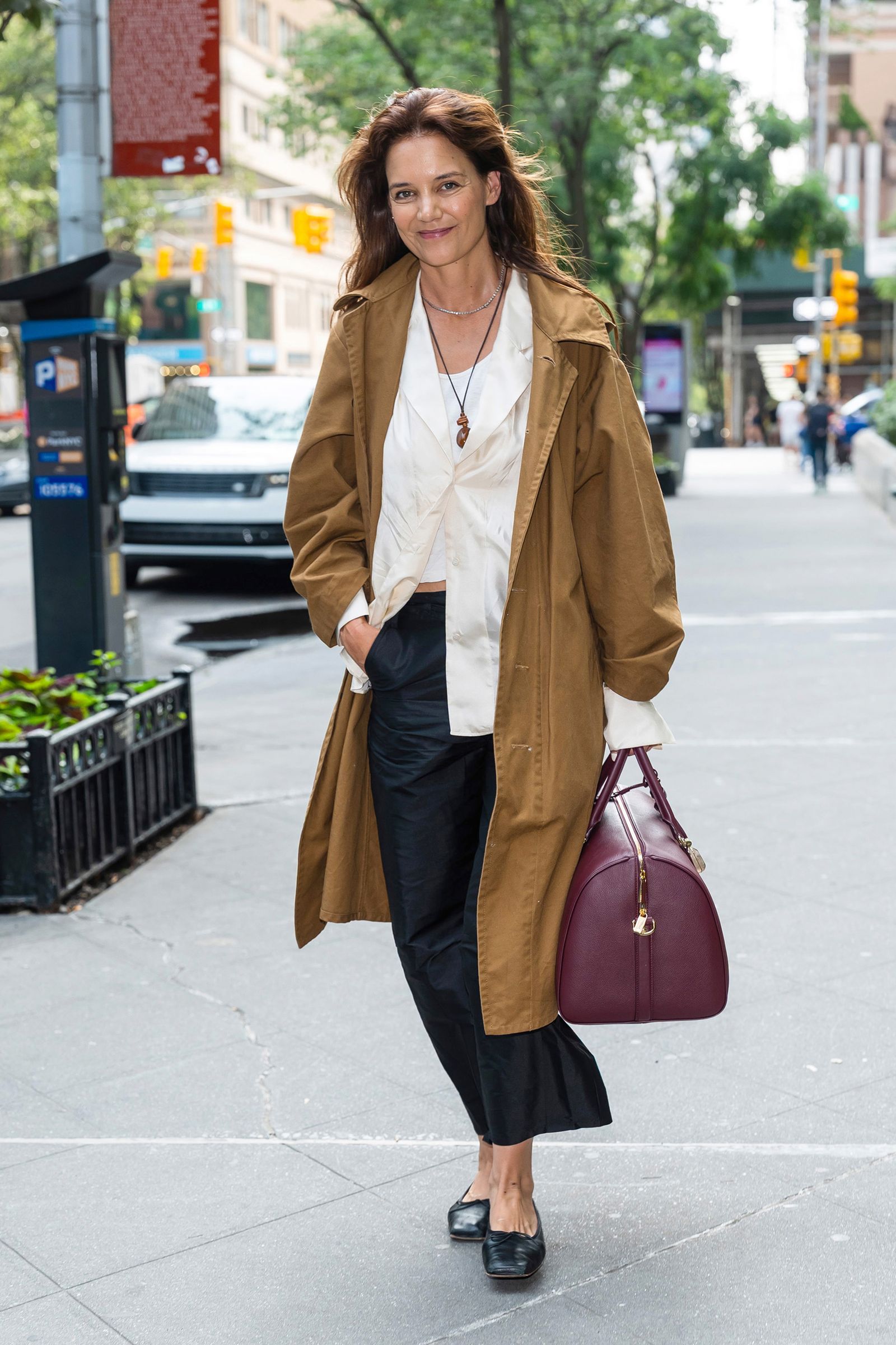 8 Best Black Flats Outfits Inspired by Celebrities in 2025
