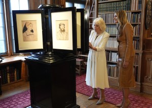 WINDSOR, ENGLAND - SEPTEMBER 18: Queen Camilla and First Lady Melania Trump tour the Royal Library during the State visit by the President and First Lady of the United States of America at Windsor Castle on September 18, 2025 in Windsor, England. President Trump is in England from Sept. 16-18 on his second UK state visit, with the previous one taking place in 2019 during his first presidential term.  (Photo by Aaron Chown -  WPA Pool/Getty Images)
