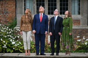 (L-R) US First Lady Melania Trump, US President Donald Trump, Britain's Prime Minister Keir Starmer and Victoria Starmer watch a display by members of the Red Devils parachute team at Chequers, in Aylesbury, central England, on September 18, 2025, on the second day of the US President's second State Visit. After the royal hospitality and pageantry, US President Donald Trump's unprecedented second state visit to the UK takes a serious turn on Thursday when he is hosted by Prime Minister Keir Starmer for wide-ranging talks. (Photo by ANDREW CABALLERO-REYNOLDS / AFP) (Photo by ANDREW CABALLERO-REYNOLDS/AFP via Getty Images)