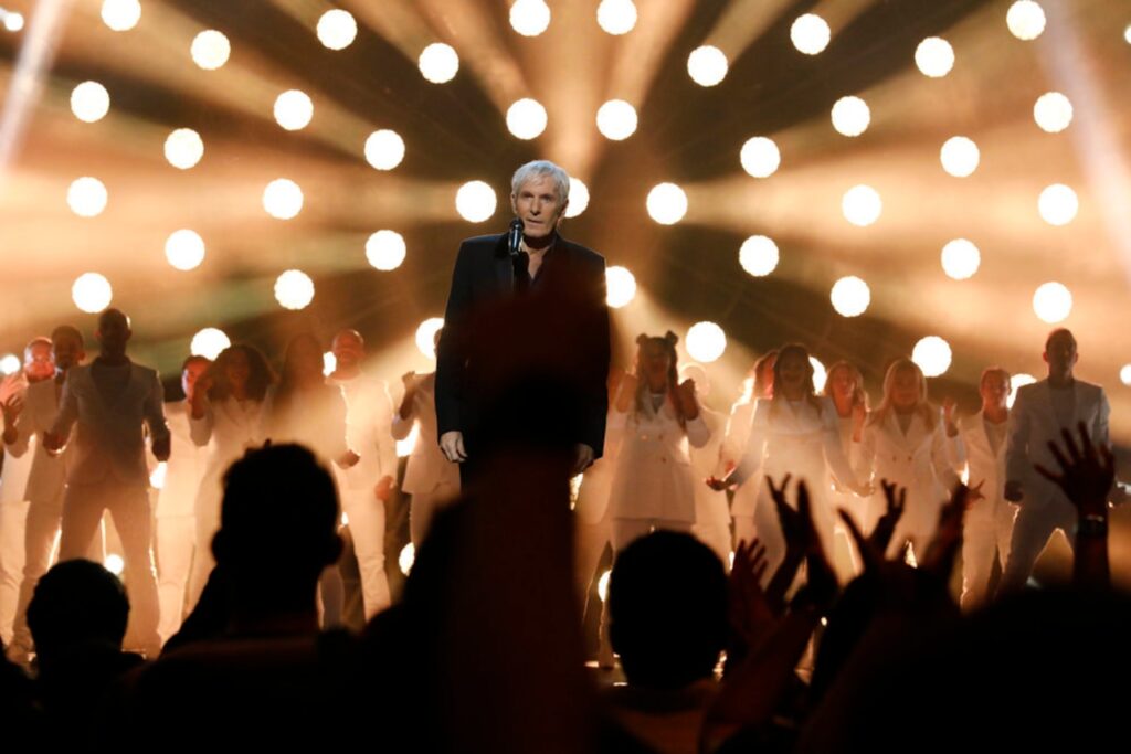 Legendary singer reported ‘weird’ symptom before terminal cancer diagnosis Mostly Sunny