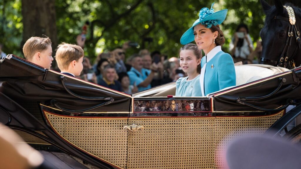 Kate Middleton Takes the Royal Children to Visit the Harry Potter Set Kate Middleton Takes the Royal Children to Visit the Harry Potter Set