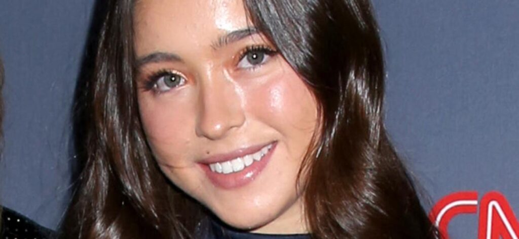 Kelly Ripa’s Daughter In Plunging Underwear ‘Not The Classiest’ Kelly Ripa's Daughter In Plunging Underwear 'Not The Classiest'