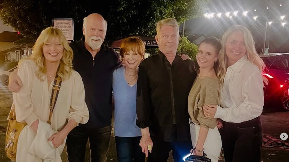 ‘Reba’ cast has sweet reunion: ‘Dinner with these friends is everything’ 'Reba' cast has sweet reunion: 'Dinner with these friends is everything'