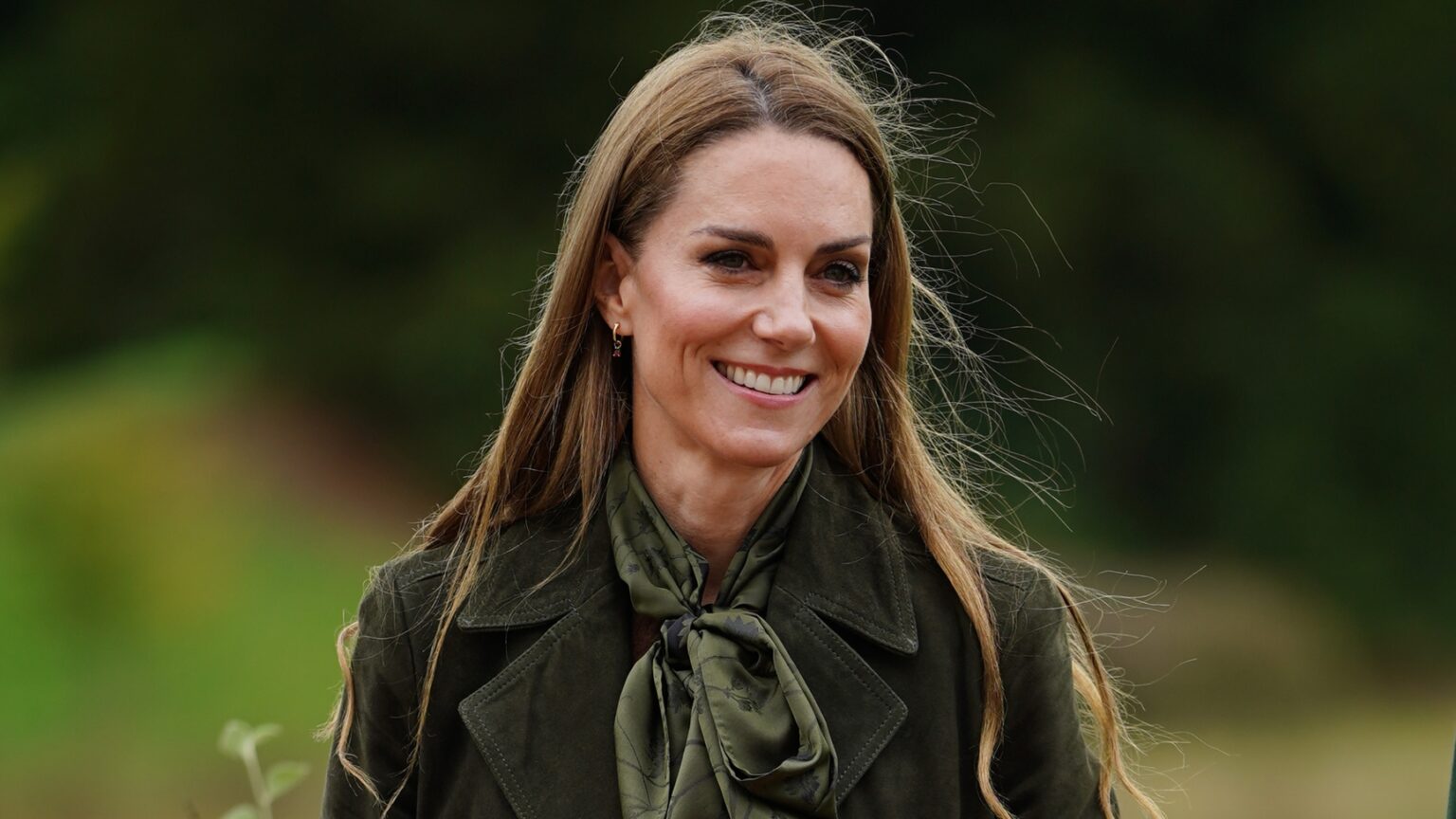 Catherine, Princess of Wales smiles as she presents "Go Wild" badges as she meets members of the Scouts' Squirrels programme
