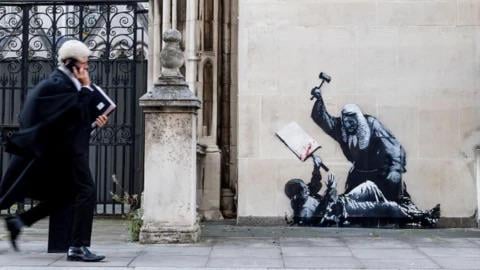 New Banksy appears on UK Royal Courts of Justice, two days after another 900 protesters are arrested for supporting Palestine Action