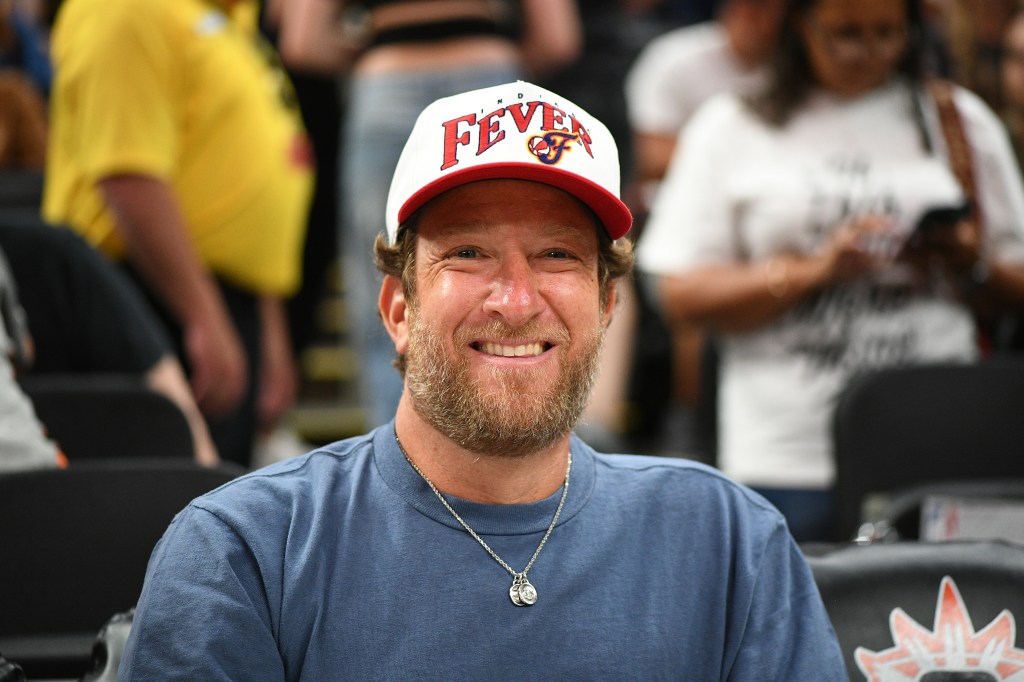 Dave Portnoy wearing an Indiana Fever hat.