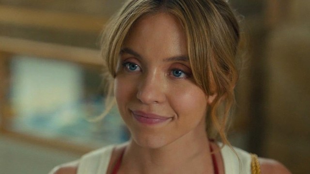 Sydney Sweeney Takes ‘Little Trip to Mars’ in Swimsuit Yahoo entertainment home