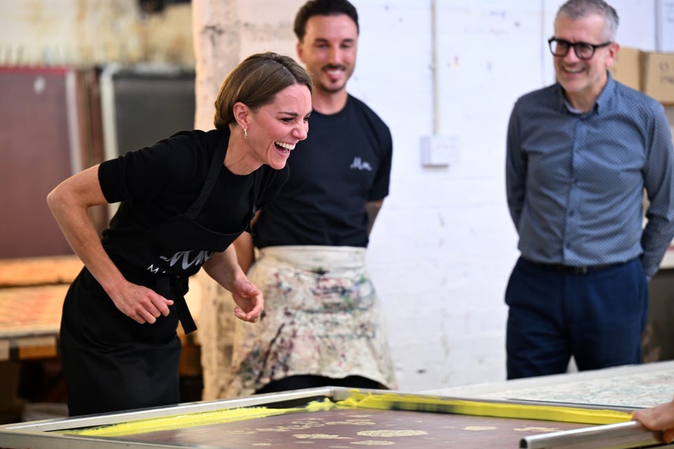 cuxton, england september 11: catherine, princess of wales creates a screen print during a visit to marina mill on september 11, 2025 in cuxton, england. marina mill was established in 1967, and is based in an old victorian mill on the banks of the river medway, where a small team produces fabrics using the traditional silk screen method. (photo by chris j ratcliffe wpa pool/getty images)
