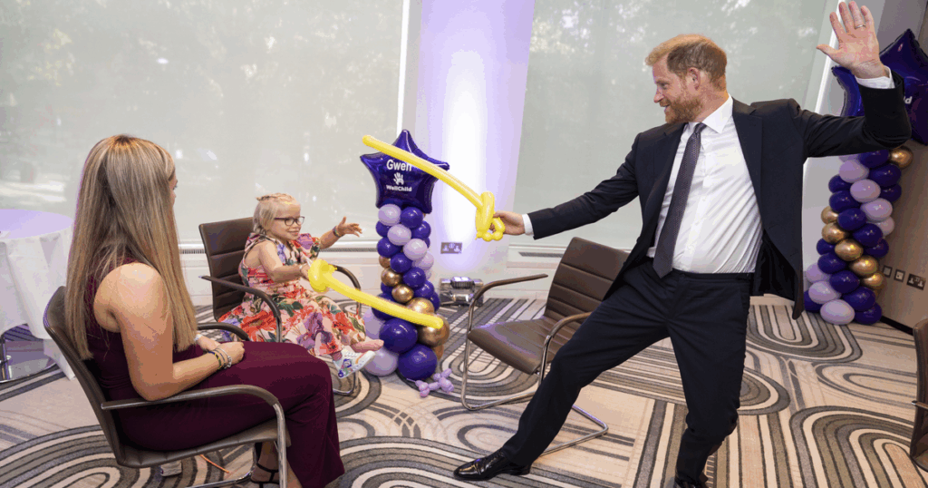 Harry quips siblings 'challenging' at charity awards | The latest National and International News