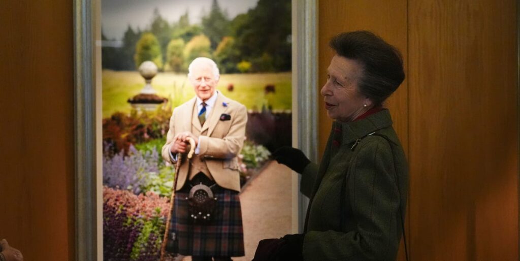 King Charles breaks from decades-old tradition in new royal portrait — and fans are shocked King Charles breaks from decades-old tradition in new royal portrait — and fans are shocked