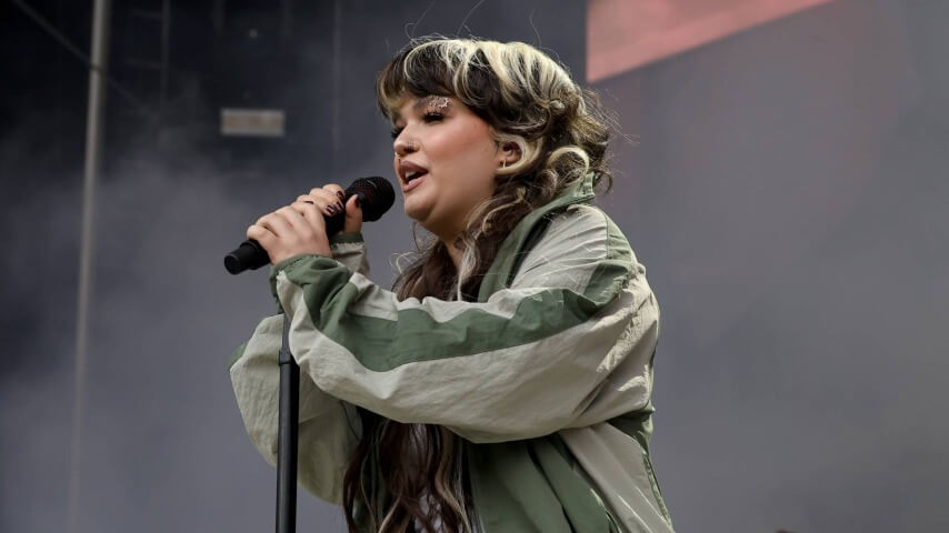 Lola Young doing better after collapsing on stage in New York Lola Young doing better after collapsing on stage in New York