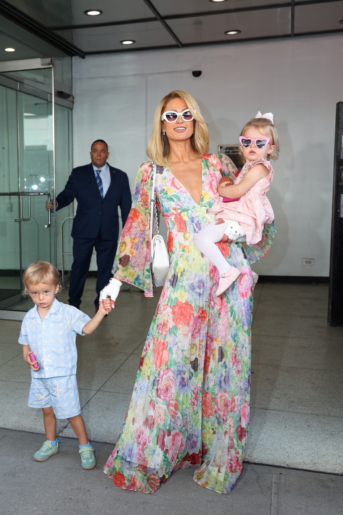 Busy, but chic, mom Paris Hilton leaves “The Drew Barrymore Show” in NYC with son Phoenix, 2, and daughter London, 1, in tow.
