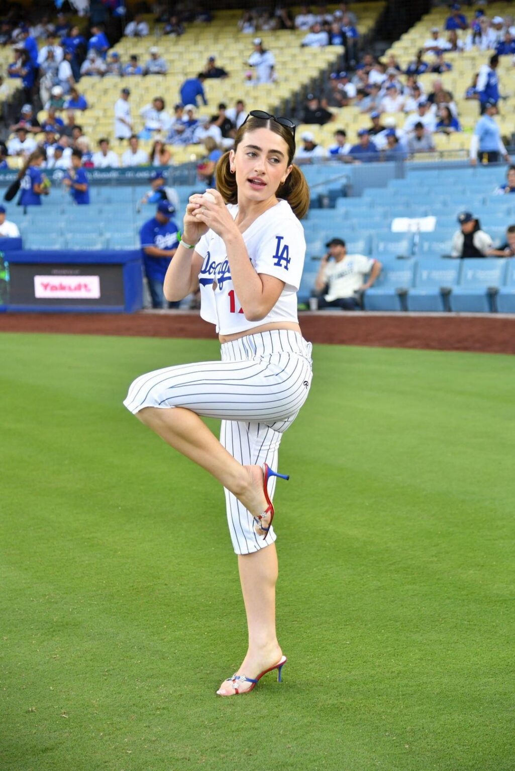 Rachel Sennott threw the ceremonial first pitch at the Los Angeles Dodgers vs Colorado Rockies baseball game in LA. (September 10, 2025)