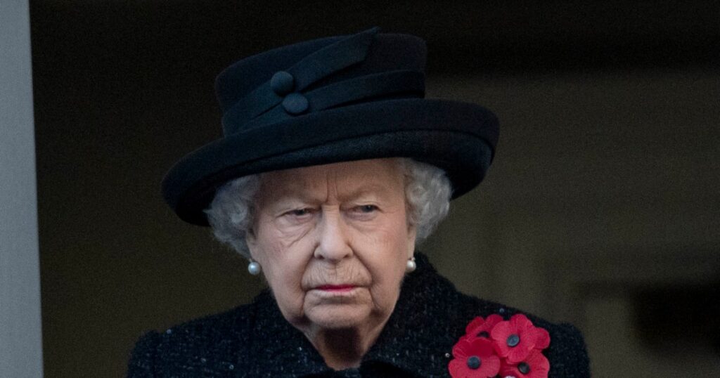 The Queen Would Be 'Devastated' By Charles & Harry's Dynamic | Gallery