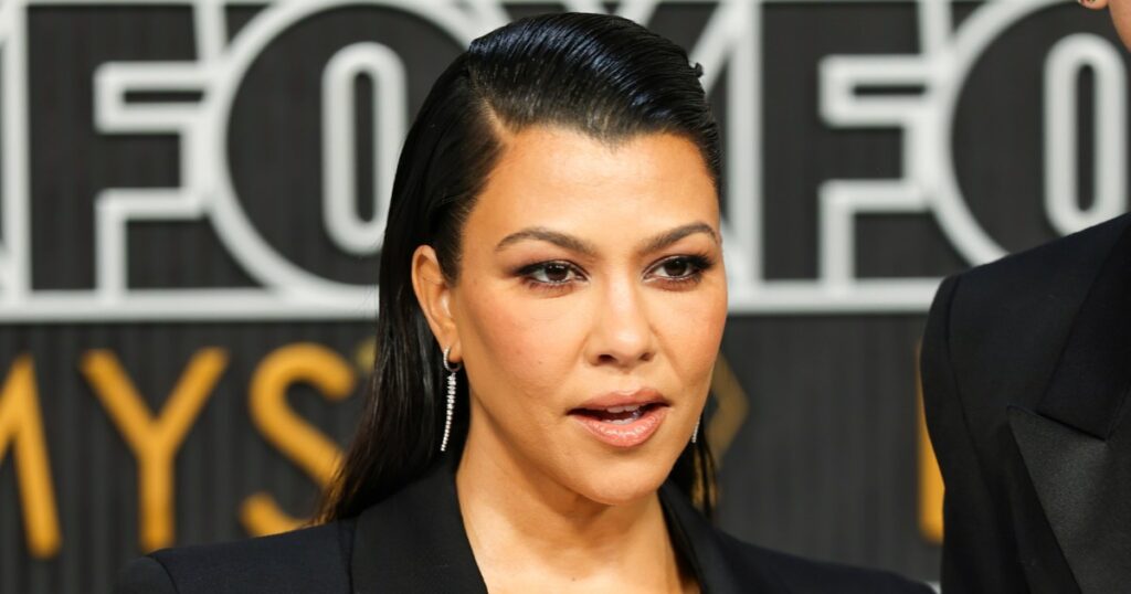 Kourtney Kardashian Debuts New Blunt Haircut Kourtney Kardashian Debuts New Blunt Haircut