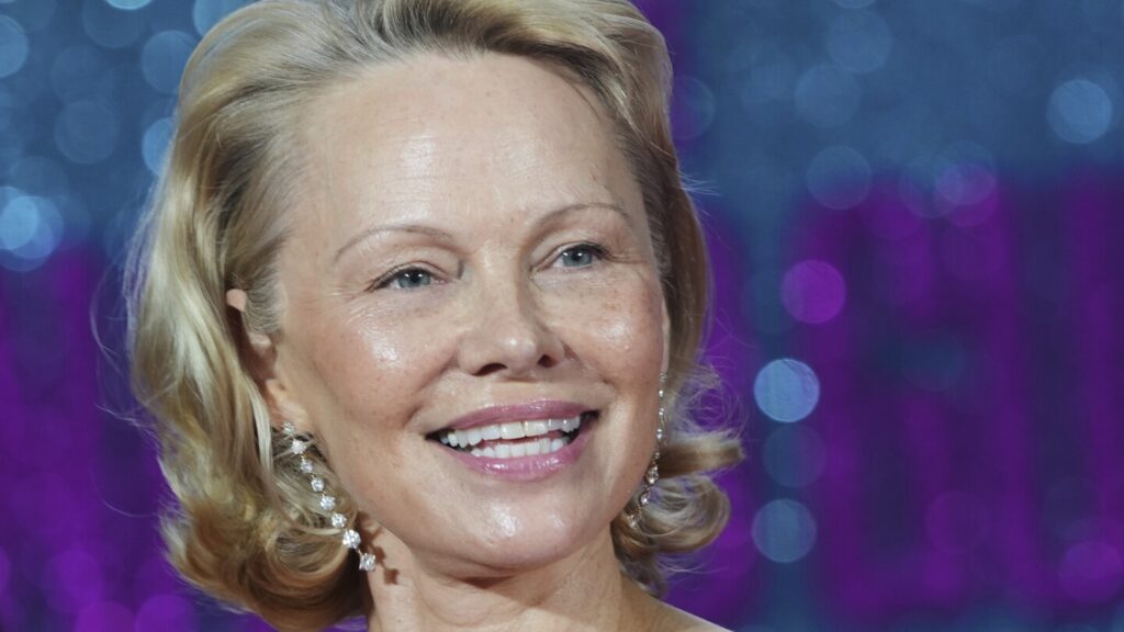Pamela Anderson and other celebs set an example for going makeup free Pamela Anderson and other celebs set an example for going makeup free