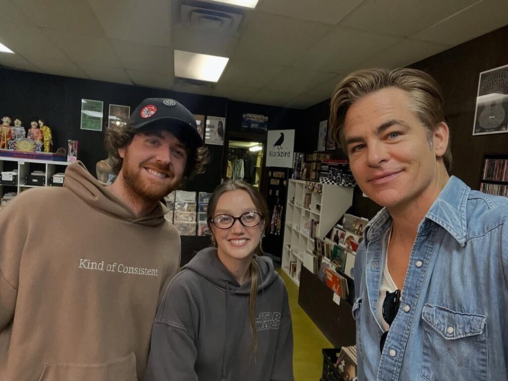 Chris Pine ran into some local fans in Medina, Ohio while he is filming his new movie Chris Pine ran into some local fans in Medina, Ohio while he is filming his new movie