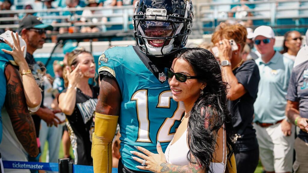 Travis Hunter's wife Leanna stuns in '12' Jaguars all-black fit vs. Seahawks