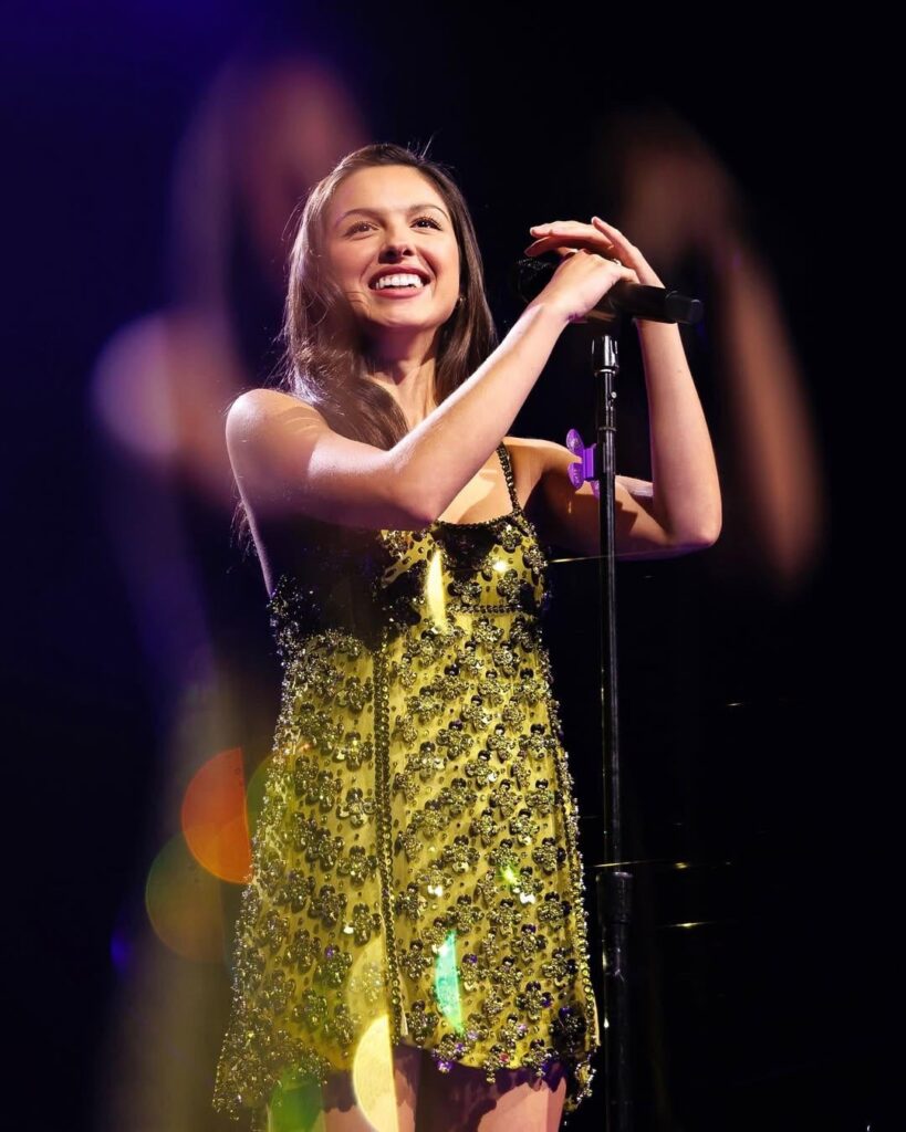 Photos from Olivia Rodrigo’s intimate NYC show last night. 100% of the proceeds from the show’s ticket sales will go toward Fund 4 Good, Olivia’s initiative committed to building an equitable and just future for women and girls.