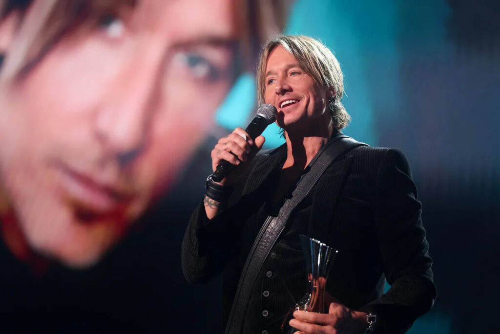 Keith Urban’s Body Language With Maggie Baugh Has Fans Convinced It’s More Than Onstage Sparks Yahoo entertainment home