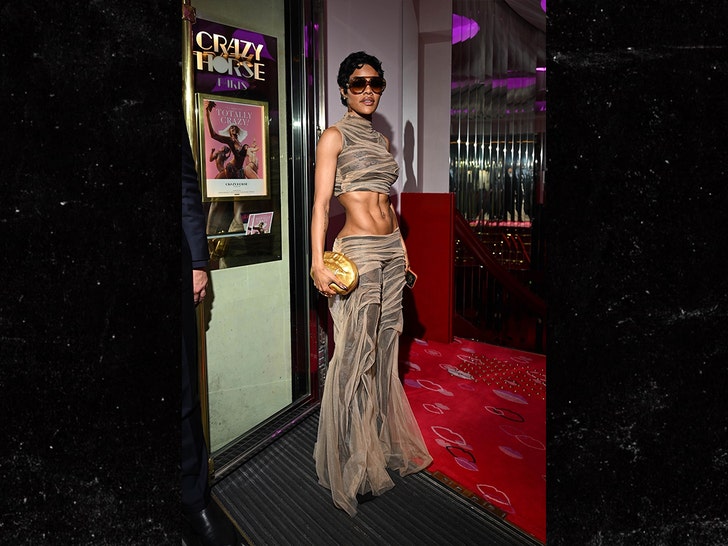Kim Kardashian and Celebs attend Party at Crazy Horse Paris bg 2