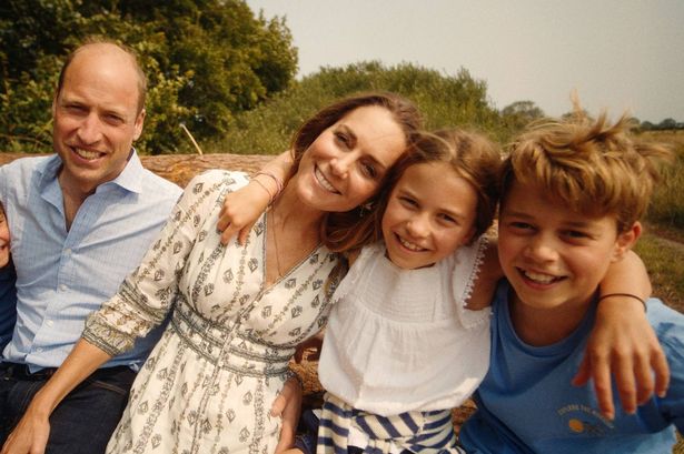  Kensington Palace of the Princess of Wales with the Prince of Wales, Prince George (right), Princess Charlotte (second right) and Prince Louis (left).