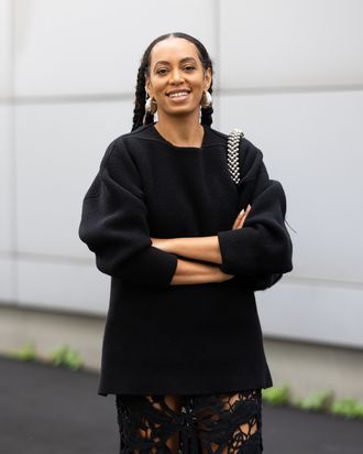 Street Style - Day 2 - Milan Fashion Week - Womenswear Spring/Summer 2025