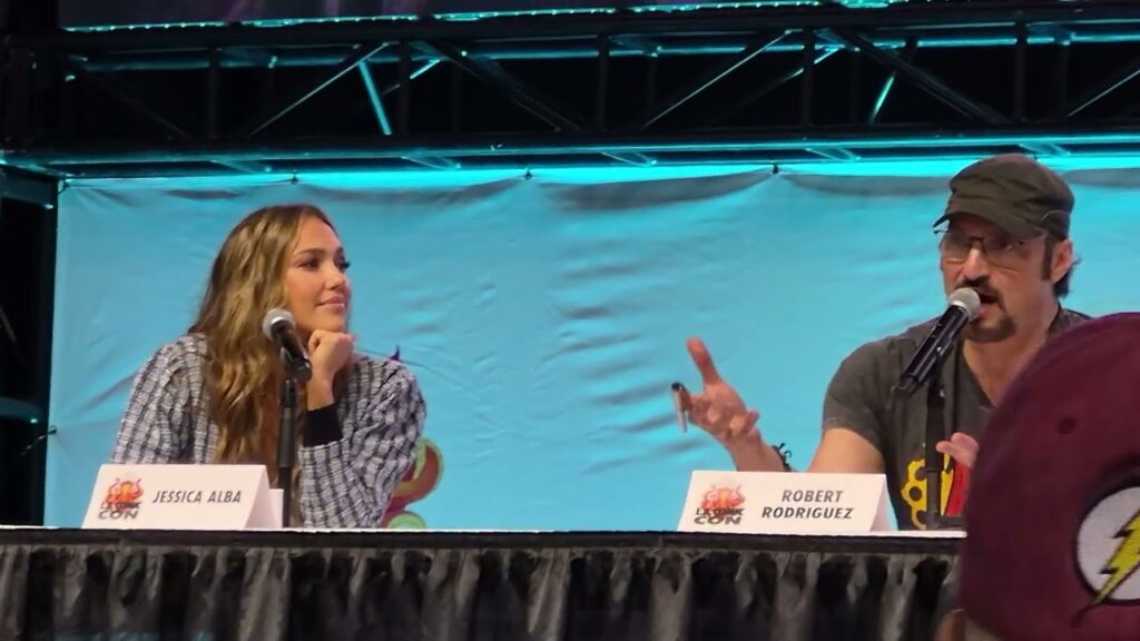 Jessica Alba Gets Playful As Host For Comic Con Jessica Alba Gets Playful As Host For Comic Con