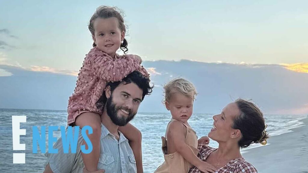 Duck Dynasty's John Luke Robertson, Mary Kate Robertson Having Twins | E! News
