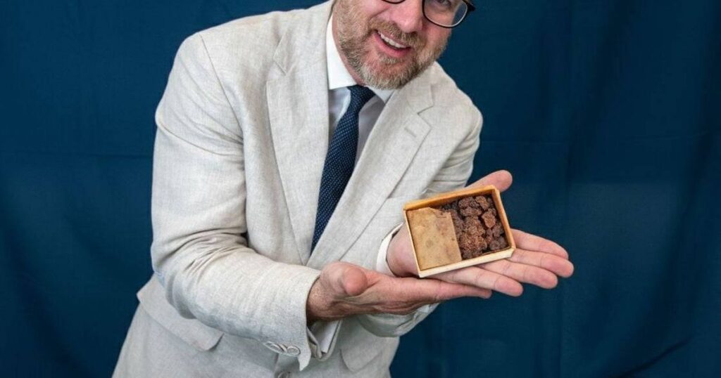 Long-forgotten Queen Elizabeth II items auctioned in Midlands Birmingham Live