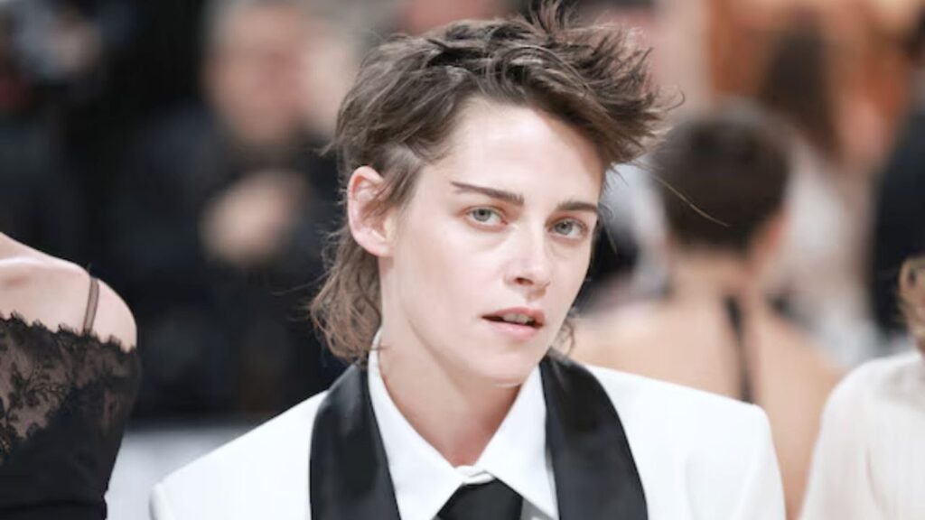 SHOCKING! Kristen Stewart SLAYS the Red Carpet in the TINIEST Black & White Mini Dress! 🤯