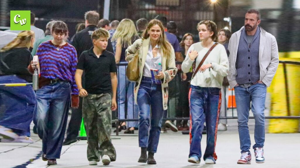 Jennifer Garner enjoys family time with a laugh-filled night with her kids with Ben Affleck in LA Jennifer Garner enjoys family time with a laugh-filled night with her kids with Ben Affleck in LA