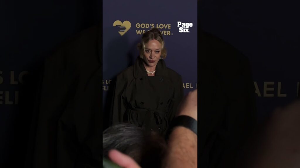 Chloë Sevigny attends God’s Love We Deliver Golden Heart Awards in NYC 💫 #shorts Chloë Sevigny attends God's Love We Deliver Golden Heart Awards in NYC 💫 #shorts