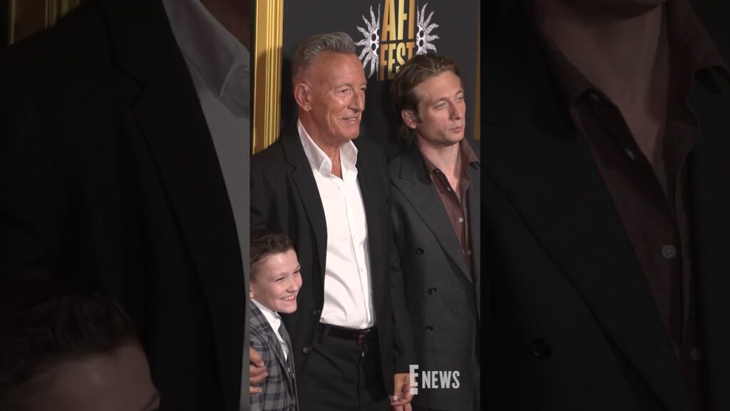 We're seeing triple! Bruce Springsteen poses with Jeremy Allen White & Matthew Anthony Pellicano Jr.