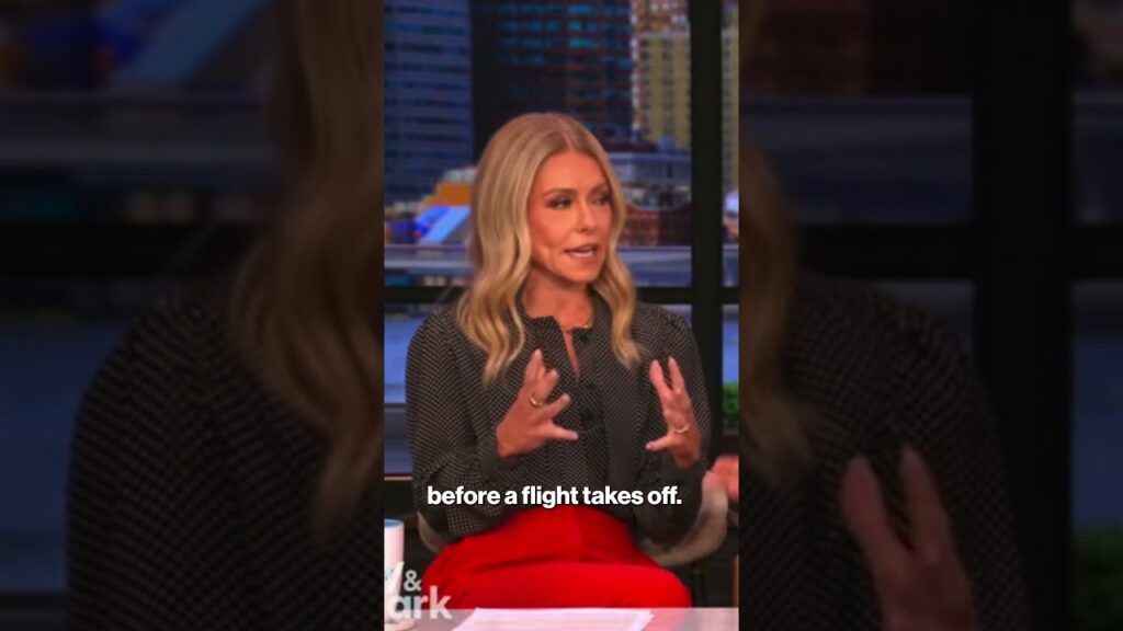Kelly Ripa and Mark Consuelos have tense on-air spat #shorts Kelly Ripa and Mark Consuelos have tense on-air spat #shorts