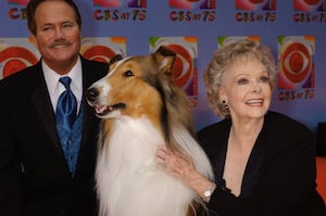 June Lockhart, beloved mother figure from ‘Lassie’ and ‘Lost In Space,’ dies at 100 Yahoo entertainment home