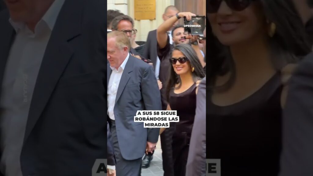 Salma Hayek opacó a una modelo con su presencia | íconos #shorts Salma Hayek opacó a una modelo con su presencia | íconos #shorts